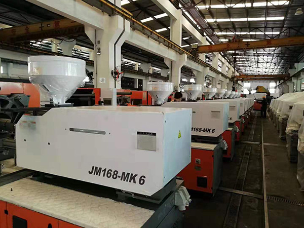 震雄JM168-258mk6多臺注塑機運進深山合作區