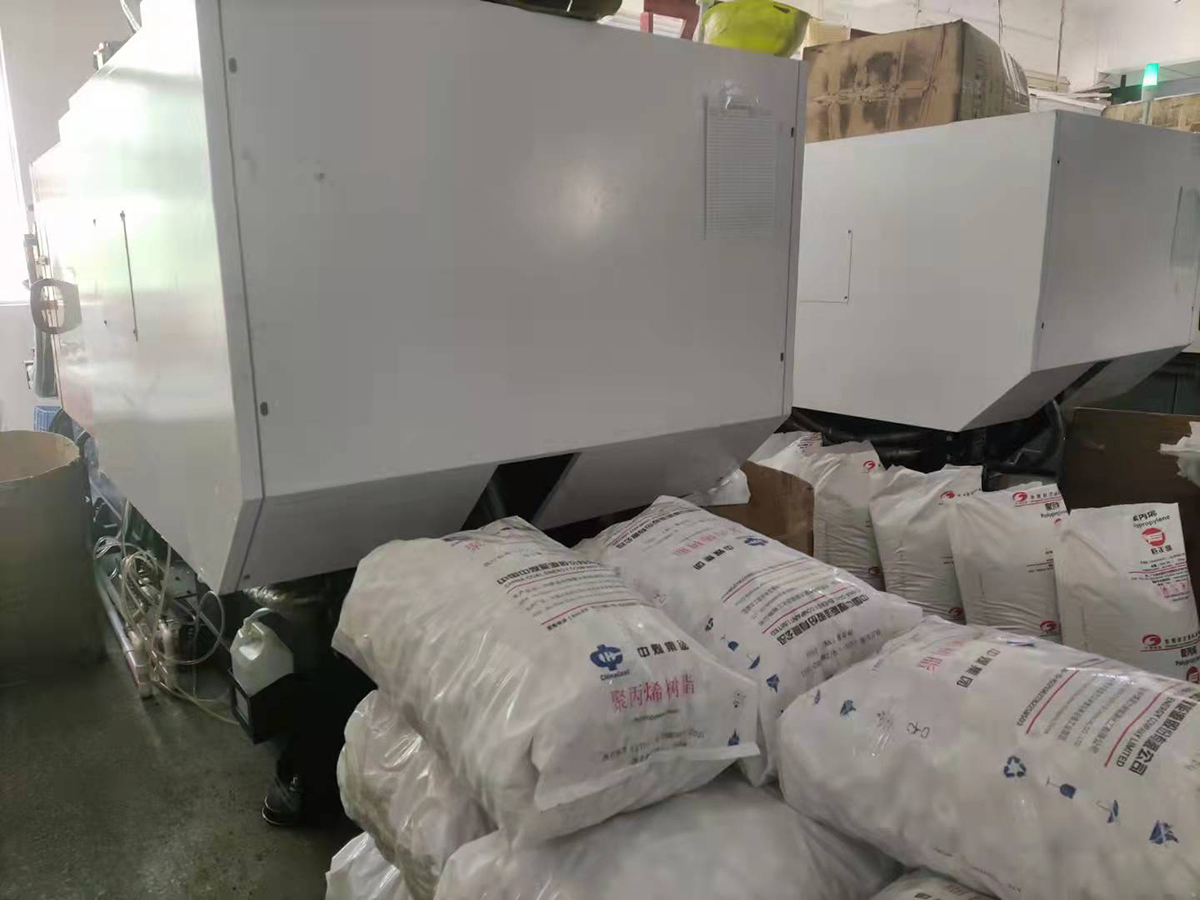 震雄注塑機在凈水器產品使用的客戶公司車間展示