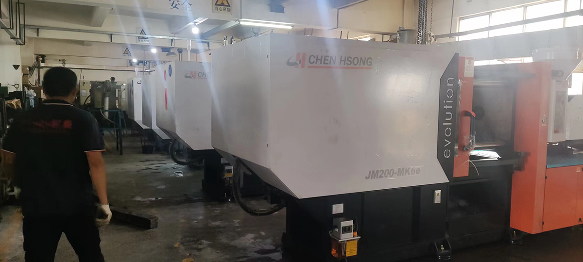 做汽車配件的客戶今年又加購幾臺震雄注塑機，四川的客戶加購新震雄注塑機最多